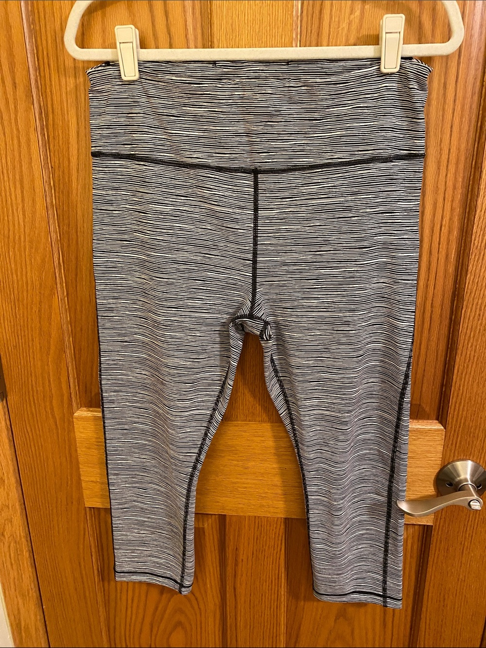 Athleta Ultimate Capri - Black & White Stripe Drawstring Waist Workout Gym Large